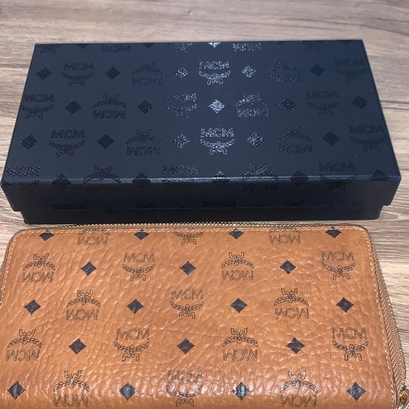MCM cognac wallet - Picture 5 of 8
